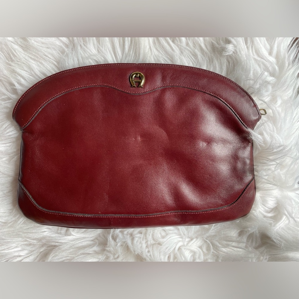 Vintage Etienne Aigner leather  thin clutch with strap & magnetic closures